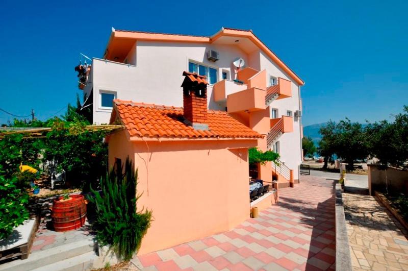 Ferienwohnung Marinovi Dvori Slatine Exterior foto